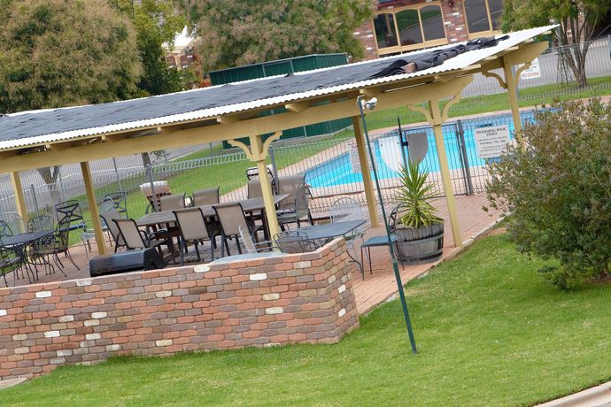 Imagen del bar/restaurante del Hotel Quality Inn Carriage House. Foto 4