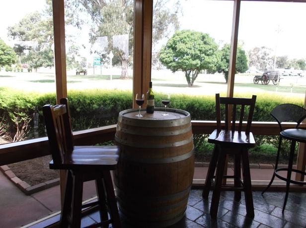 Imagen del bar/restaurante del Hotel Quality Inn Carriage House. Foto 6