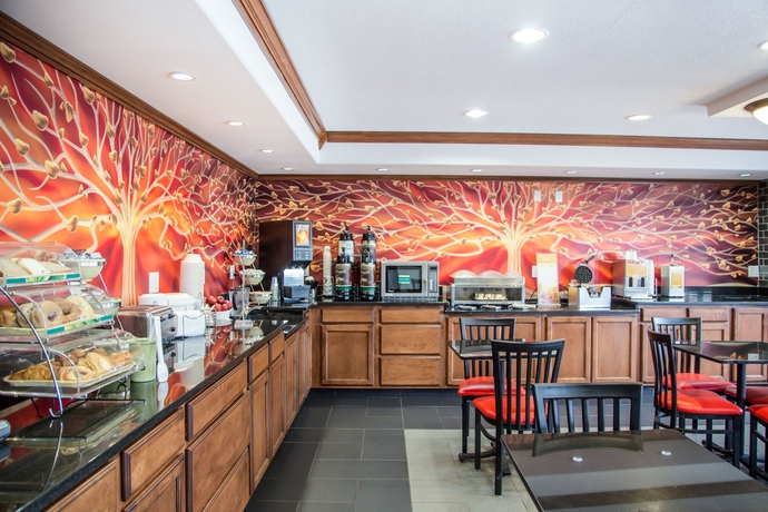 Imagen del bar/restaurante del Hotel Quality Inn Cedar Rapids South. Foto 3
