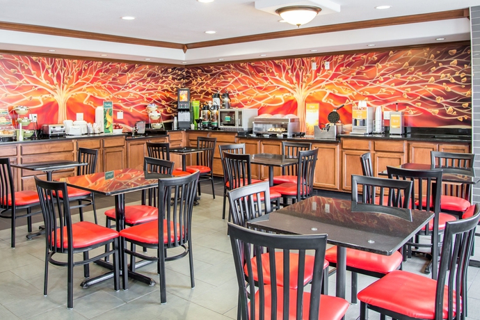 Imagen del bar/restaurante del Hotel Quality Inn Cedar Rapids South. Foto 4