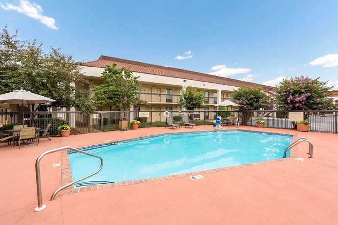 Imagen de la piscina del Hotel Quality Inn, Chattanooga. Foto 19