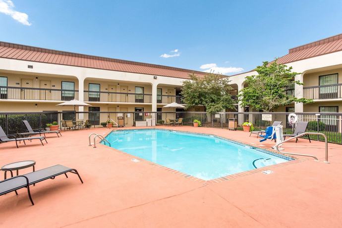 Imagen de la piscina del Hotel Quality Inn, Chattanooga. Foto 20