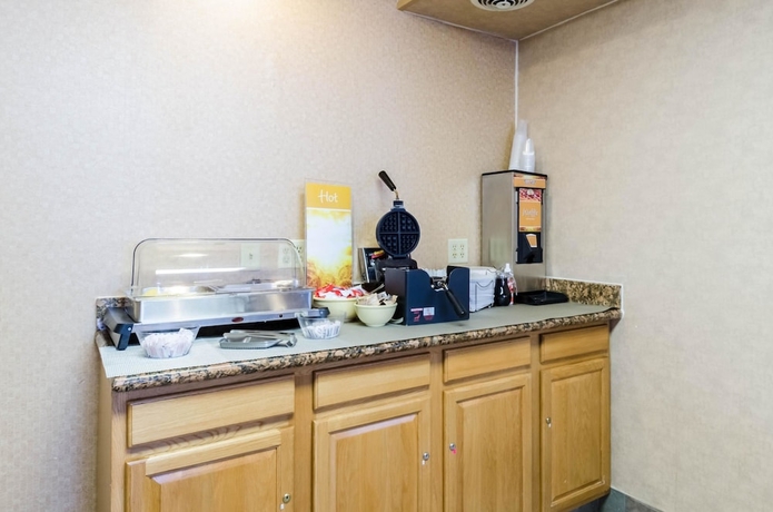 Imagen del bar/restaurante del Hotel Quality Inn Chicopee - Springfield. Foto 2