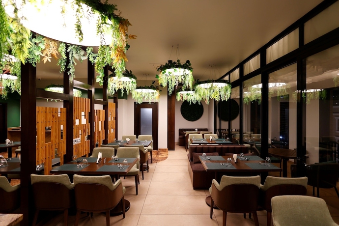 Imagen del bar/restaurante del Hotel Quality Inn City Centre Varanasi. Foto 2