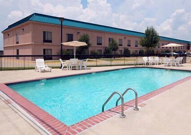 Imagen de la piscina del Hotel Quality Inn, Clarksdale. Foto 20