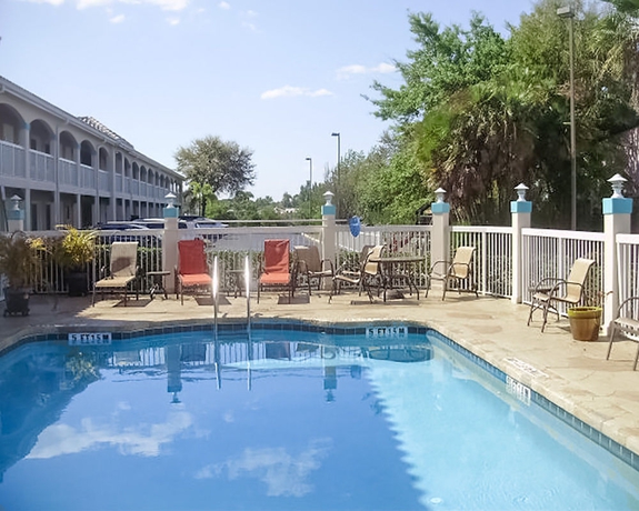Imagen de la piscina del Hotel Quality Inn Clermont West Kissimmee. Foto 5