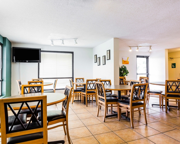 Imagen del bar/restaurante del Hotel Quality Inn Coliseum. Foto 4