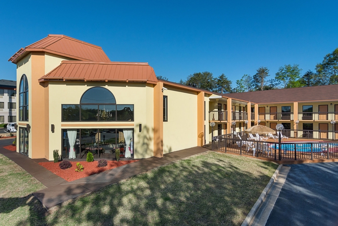Imagen de los exteriores del Hotel Quality Inn Commerce. Foto 16