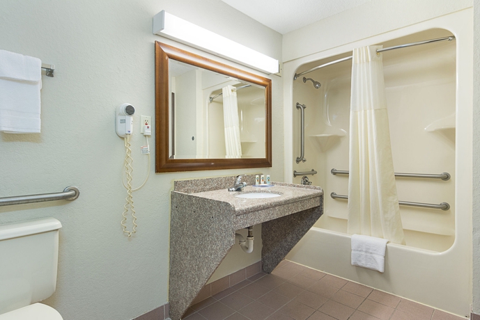 Imagen de la habitación del Hotel Quality Inn Commerce. Foto 13