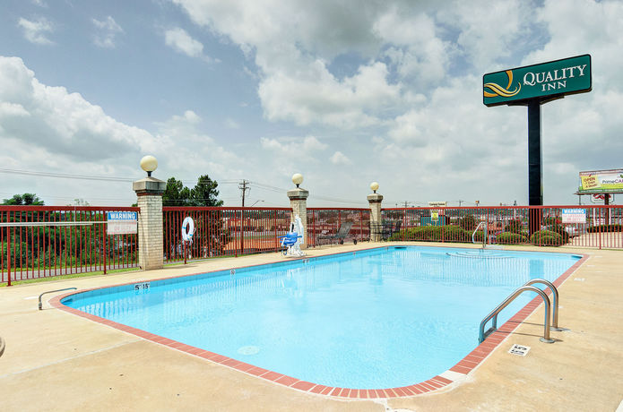 Imagen de la piscina del Hotel Quality Inn Conway - Greenbrier. Foto 15