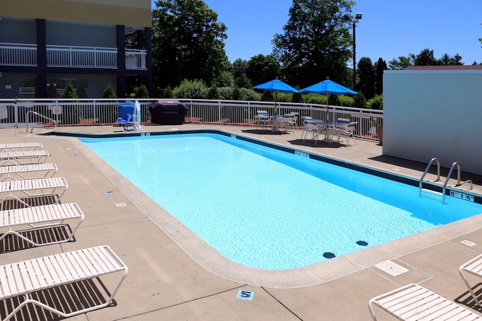 Imagen de la piscina del Hotel Quality Inn Cranberry Township. Foto 19