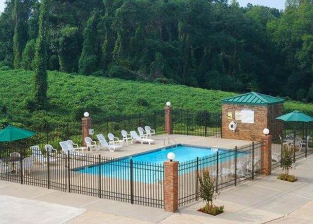 Imagen de la piscina del Hotel Quality Inn Dahlonega Near University. Foto 19
