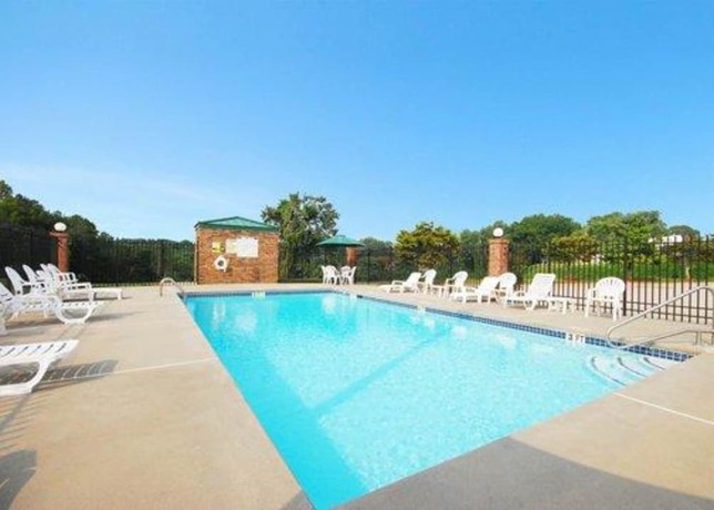 Imagen de la piscina del Hotel Quality Inn Dahlonega Near University. Foto 20