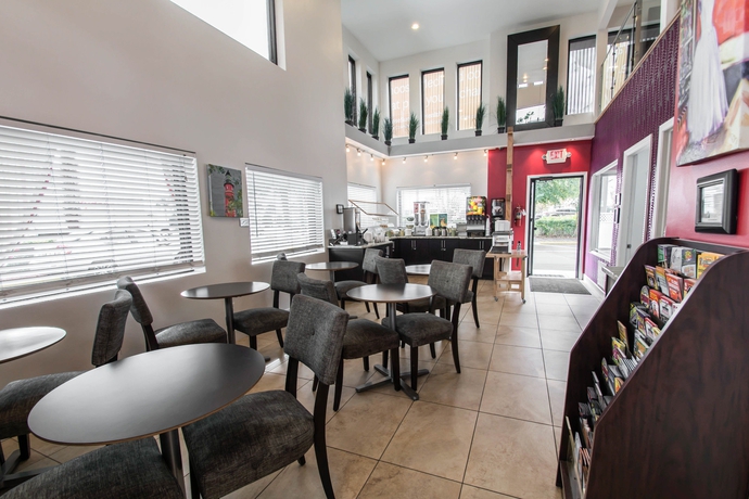 Imagen del bar/restaurante del Hotel Quality Inn Daytona Speedway I-95. Foto 2