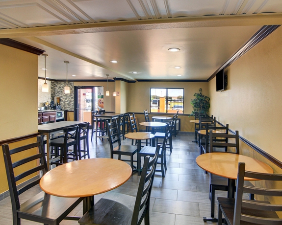 Imagen del bar/restaurante del Hotel Quality Inn Dfw Airport North. Foto 4