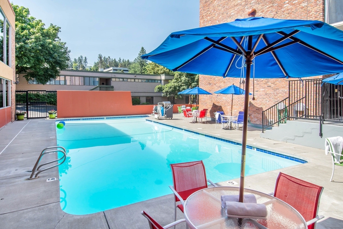 Imagen de la piscina del Hotel Quality Inn Downtown 4th Avenue. Foto 13
