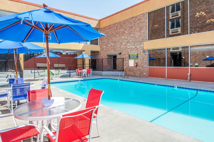 Imagen de la piscina del Hotel Quality Inn Downtown 4th Avenue. Foto 14