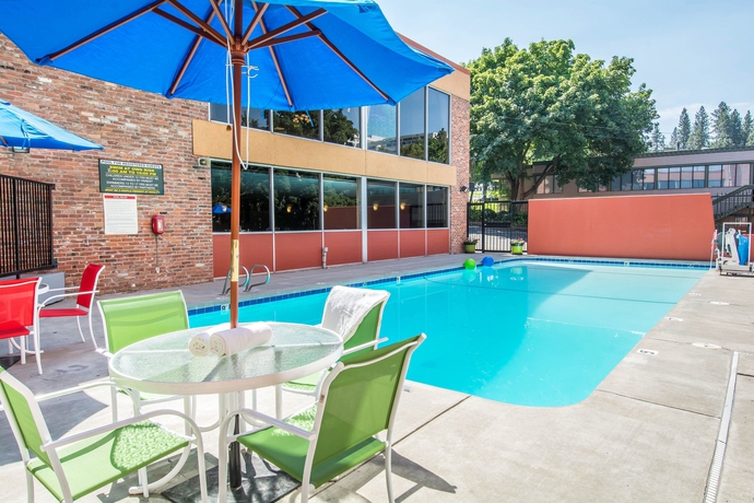 Imagen de la piscina del Hotel Quality Inn Downtown 4th Avenue. Foto 16