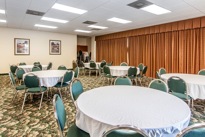 Imagen del bar/restaurante del Hotel Quality Inn Downtown Convention Center. Foto 3