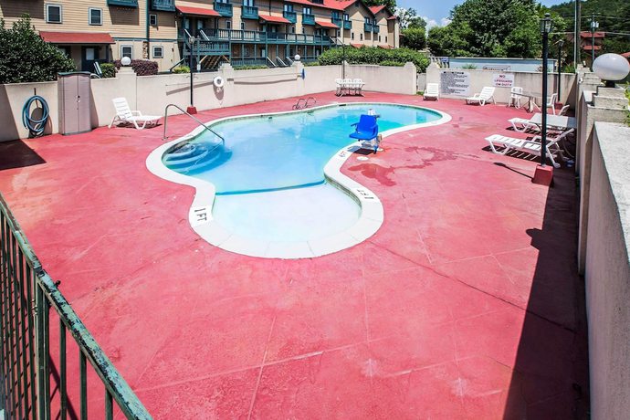 Imagen de la piscina del Hotel Quality Inn Downtown Helen. Foto 19