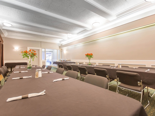 Imagen de los interiores del Hotel Quality Inn Downtown Inner Harbour. Foto 7