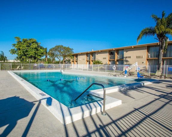 Imagen de la piscina del Hotel Quality Inn Downtown Stuart. Foto 19