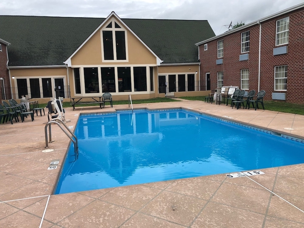 Imagen de la piscina del Hotel Quality Inn Dublin I-81. Foto 18