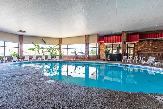 Imagen de la piscina del Hotel Quality Inn Duncan Hwy 81. Foto 20