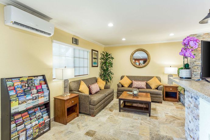 Imagen de los interiores del Hotel Quality Inn Escondido Downtown. Foto 12