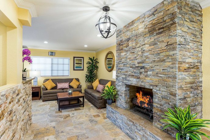 Imagen de los interiores del Hotel Quality Inn Escondido Downtown. Foto 13