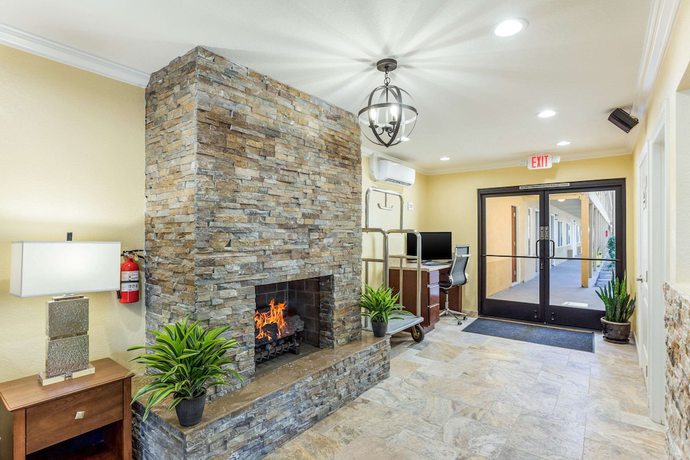 Imagen de los interiores del Hotel Quality Inn Escondido Downtown. Foto 14