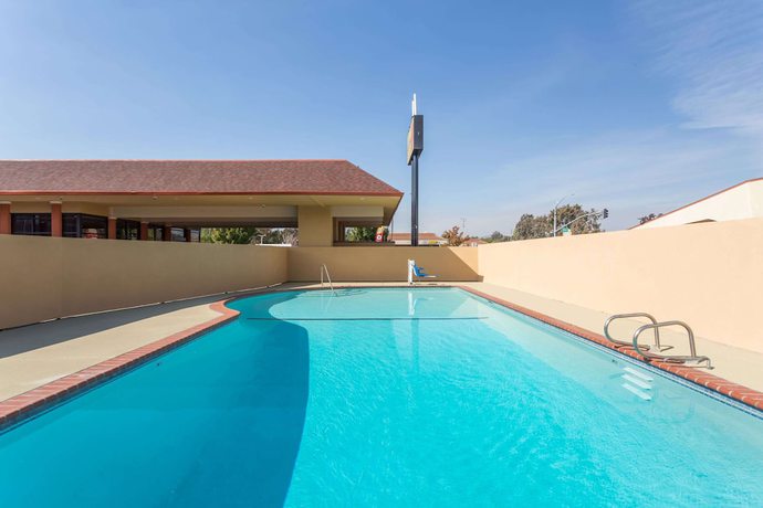 Imagen de la piscina del Hotel Quality Inn Fairfield Napa Valley Area. Foto 18