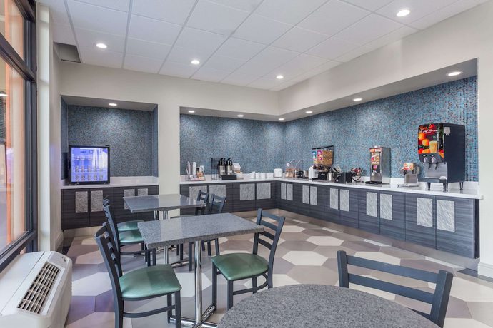 Imagen del bar/restaurante del Hotel Quality Inn Fairfield Napa Valley Area. Foto 4