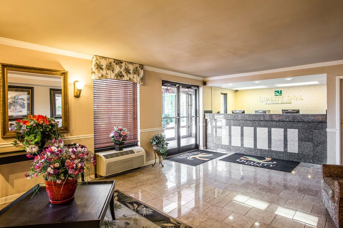 Imagen de los interiores del Hotel Quality Inn Fort Jackson. Foto 11