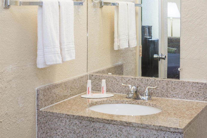 Imagen de la habitación del Hotel Quality Inn Fort Myers Cape Coral. Foto 8