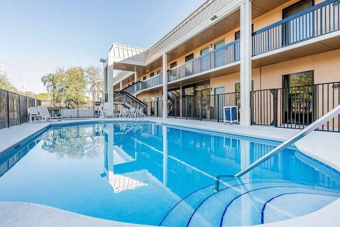 Imagen de la piscina del Hotel Quality Inn Fort Pierce I-95. Foto 19