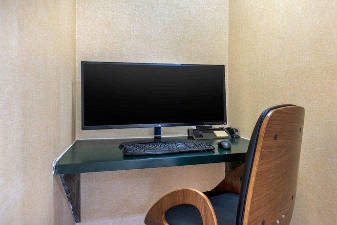 Imagen de los interiores del Hotel Quality Inn Fort Wayne. Foto 16