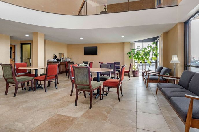Imagen del bar/restaurante del Hotel Quality Inn Fort Wayne. Foto 4