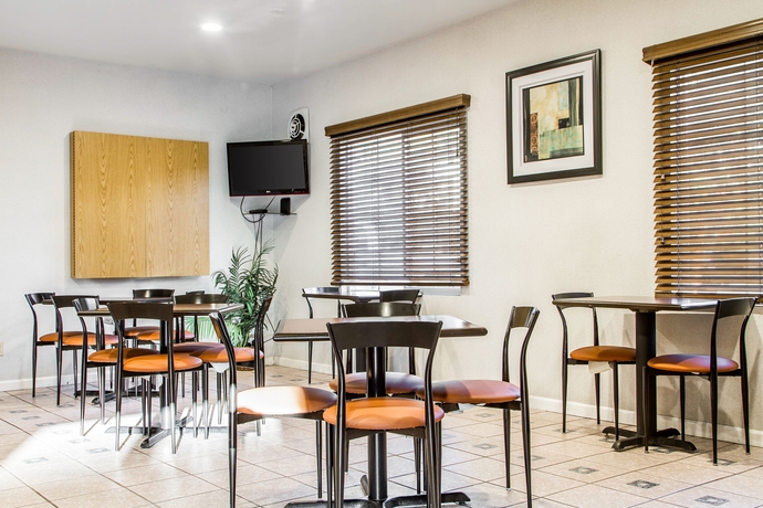Imagen del bar/restaurante del Hotel Quality Inn Fresno Near University. Foto 4