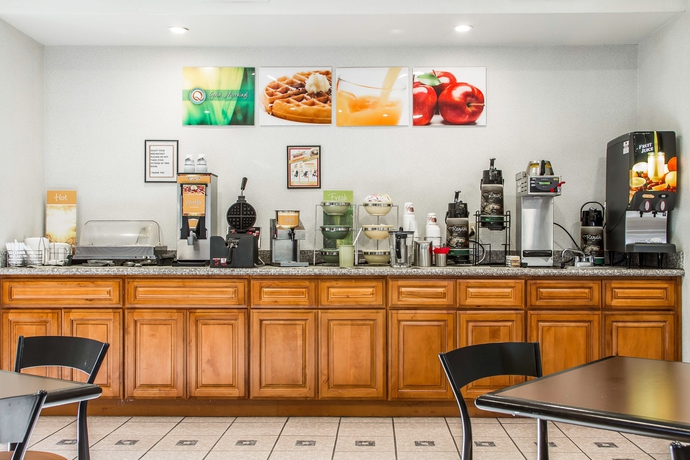 Imagen del bar/restaurante del Hotel Quality Inn Fresno Near University. Foto 5