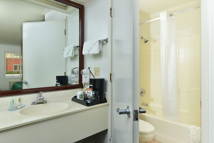 Imagen de la habitación del Hotel Quality Inn Fresno Near University. Foto 7