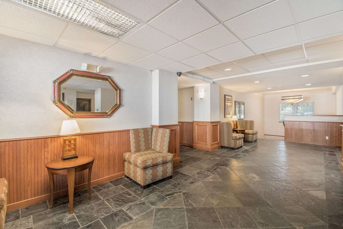 Imagen de los interiores del Hotel Quality Inn, Gresham. Foto 17