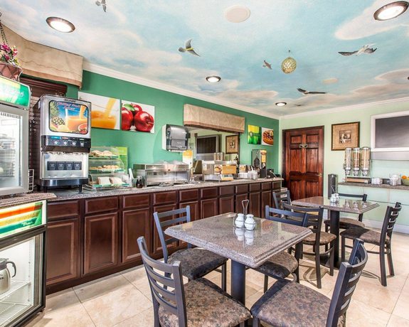 Imagen del bar/restaurante del Hotel Quality Inn Hemet - San Jacinto. Foto 2