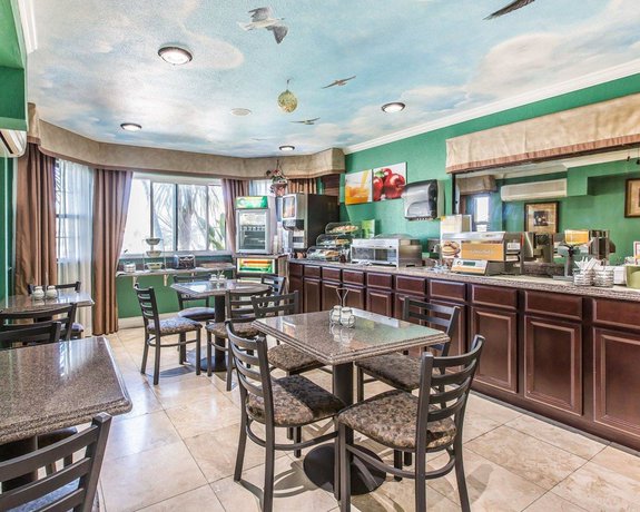Imagen del bar/restaurante del Hotel Quality Inn Hemet - San Jacinto. Foto 3