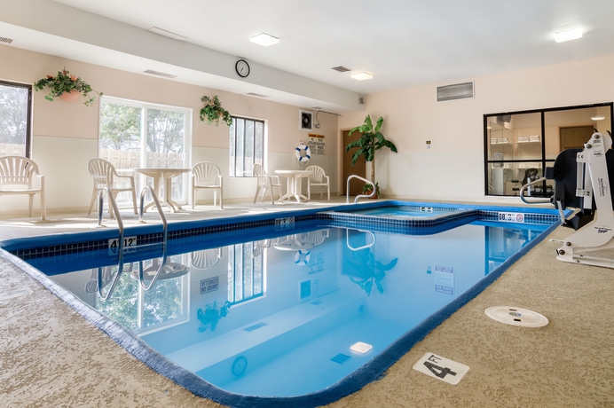 Imagen de la piscina del Hotel Quality Inn I-70 Near Kansas Speedway. Foto 16