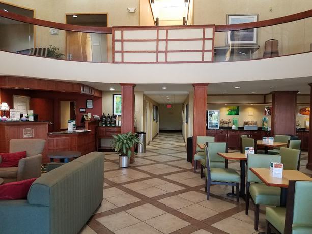 Imagen de los interiores del Hotel Quality Inn Indy Castleton. Foto 16