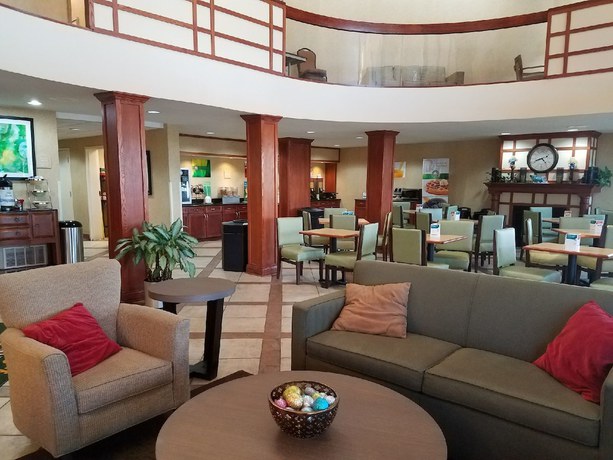 Imagen del bar/restaurante del Hotel Quality Inn Indy Castleton. Foto 2