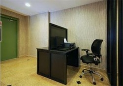 Imagen de los interiores del Hotel Quality Inn Jamaica Airtrain. Foto 3