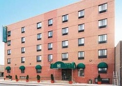Imagen general del Hotel Quality Inn Jamaica Airtrain. Foto 1