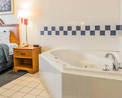 Imagen de la habitación del Hotel Quality Inn Kalamazoo. Foto 6